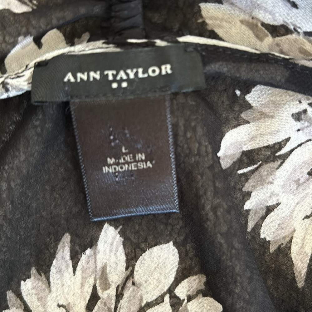 Ann Taylor Factory sheer top; black and white floral design; Large - Picture 6 of 8